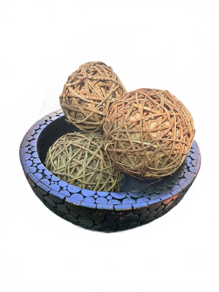 Decorative Black Log Slice Bowl with Three Natural Rattan Balls