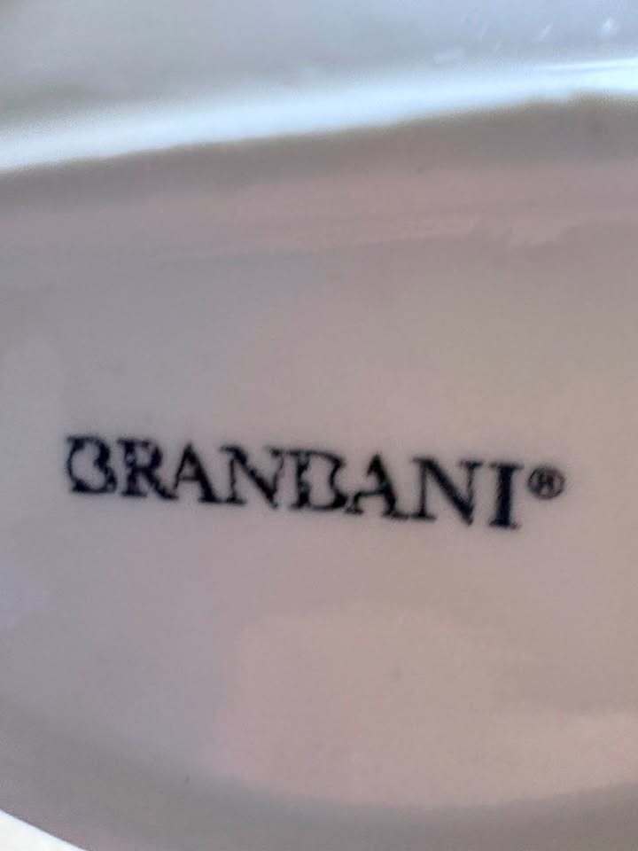 Branbani Ceramic Leaf-Shaped Divided Serving Dish with Wooden Handle