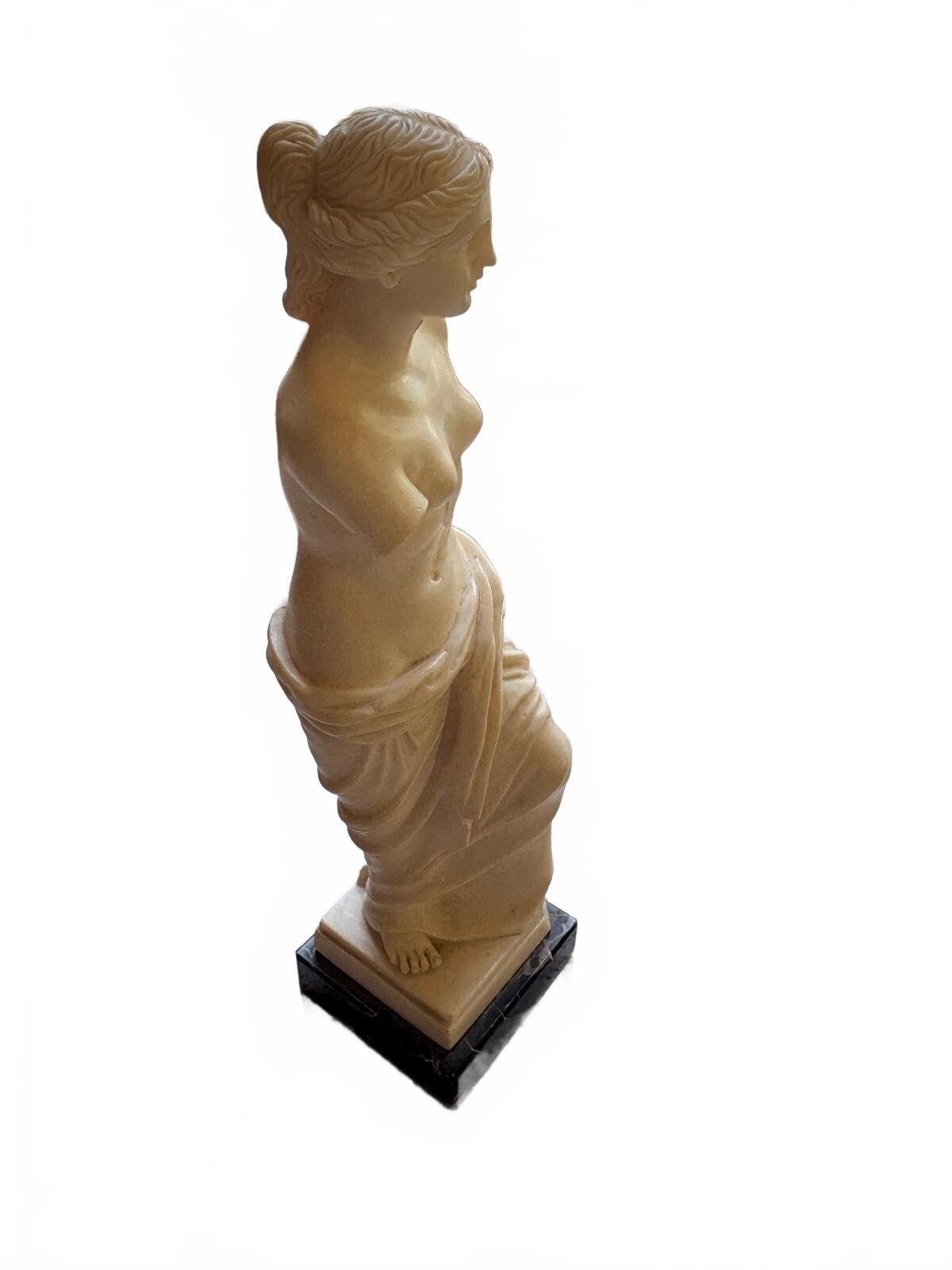 G. Ruggeri Italian Marble Sculpture of Venus de Milo Replica on Black Base